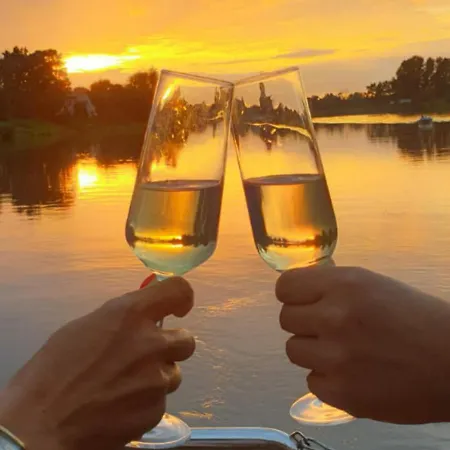 Houseboat Water Boy Plywajacy Dom Na Wodzie Lodz アパート *