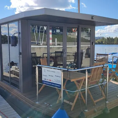 Houseboat Water Boy Plywajacy Dom Na Wodzie Lodz アパート ヴロツワフ