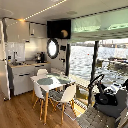 Houseboat Water Boy Plywajacy Dom Na Wodzie Lodz アパート *