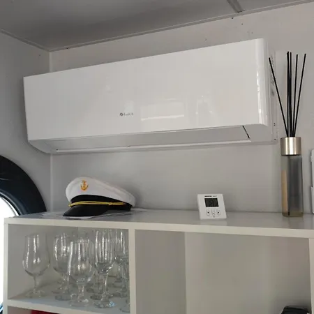Houseboat Water Boy Apartament Pływający Dom Na Wodzie łódź Wrocław