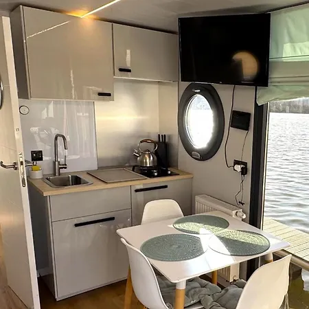Houseboat Water Boy Plywajacy Dom Na Wodzie Lodz 아파트 브로츠와프